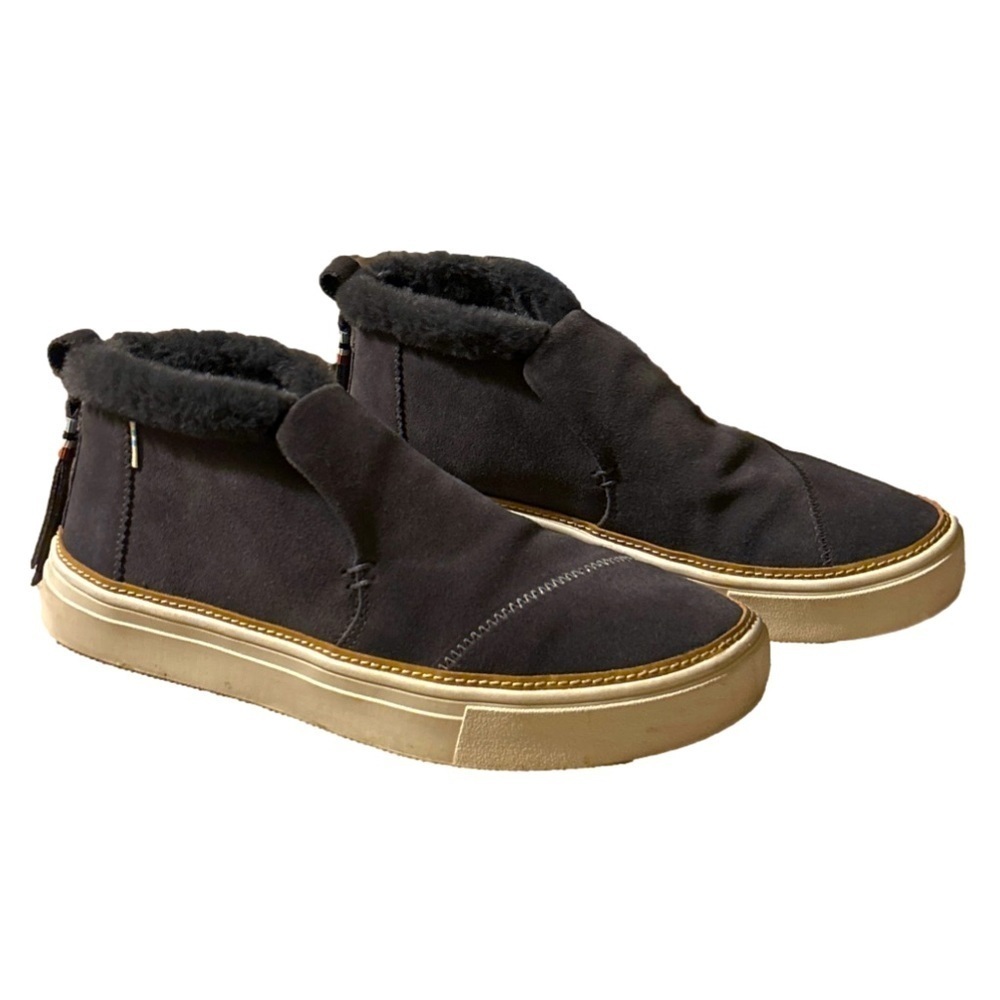 TOMS shoes Size 7